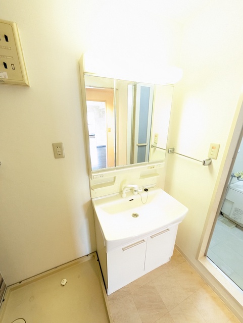 洗面設備　※クリーニング前のお写真です