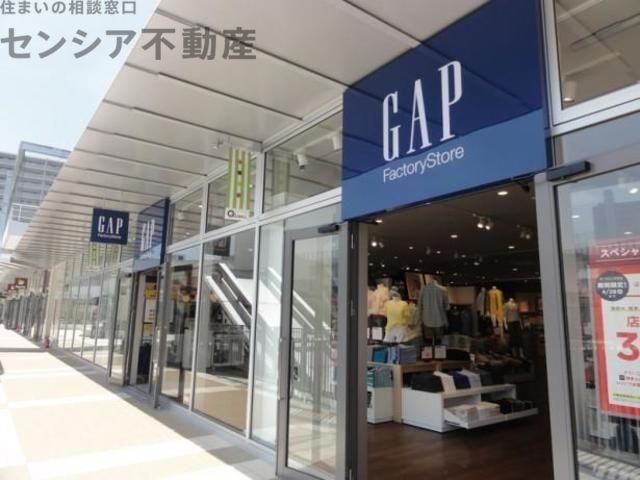 ショッピングセンター　GAP　Factory　Storeもりのみやキューズモール（ショッピングセンター）まで298m