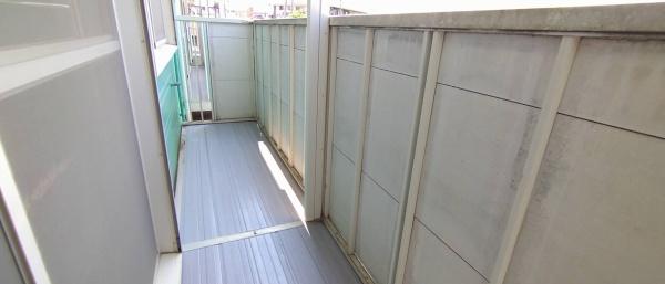 バルコニー　同じタイプの部屋の写真です。