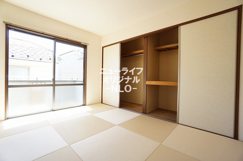 その他部屋・スペース　モダン畳がおしゃれな印象の和室☆収納もたっぷりあります☆