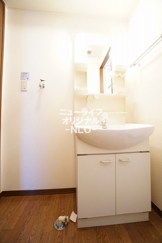 洗面設備　大きな洗面シンクで水撥ねもしづらいです☆