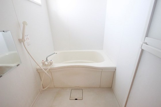 バス・シャワールーム　※別部屋の写真です