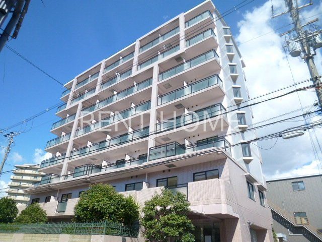 建物外観　鉄筋コンクリートマンションです