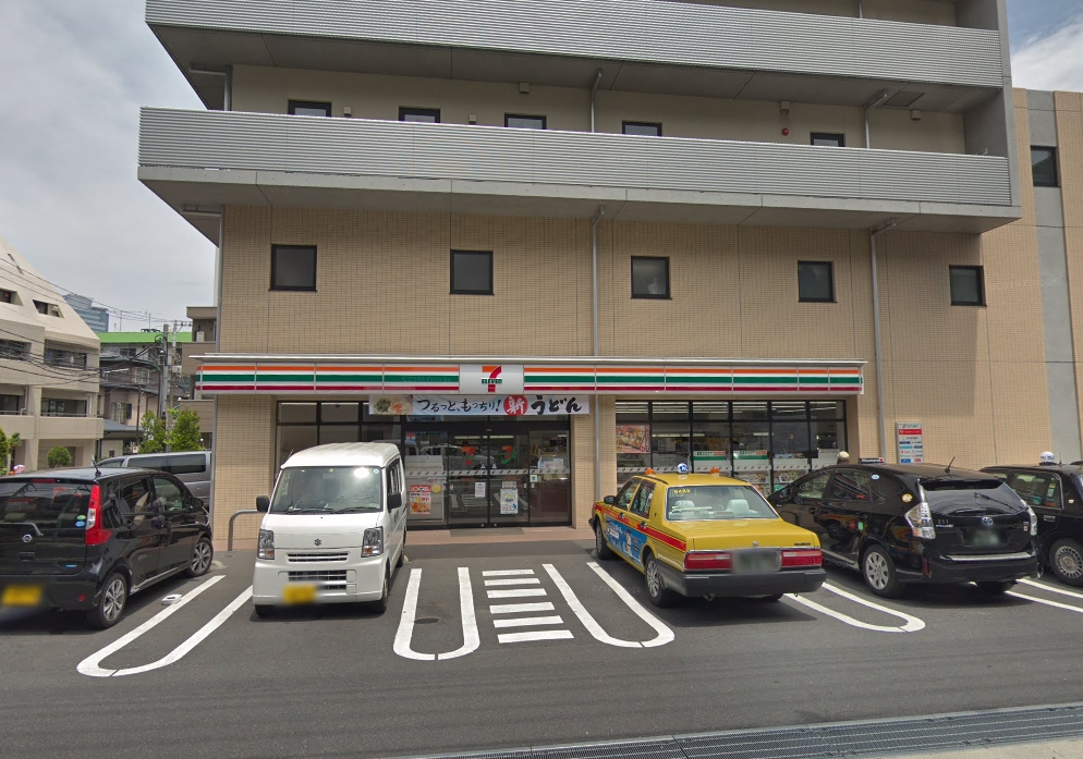 コンビニ　セブンイレブン初台店（コンビニ）まで262m