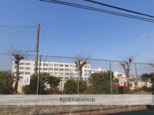 小学校　高槻市立北大冠小学校（小学校）まで550m