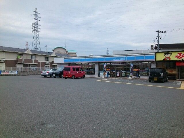 コンビニ　ファミリーマート（コンビニ）まで1881m