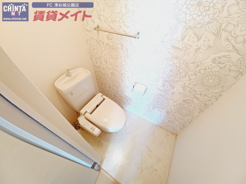 トイレ　同型参考写真
