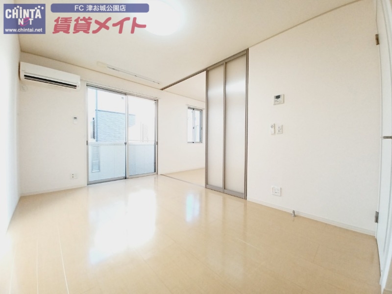 居室・リビング　同型参考写真