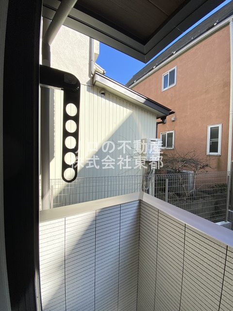 バルコニー　お天気のいい日は洗濯物も気持ちよく干せますね！