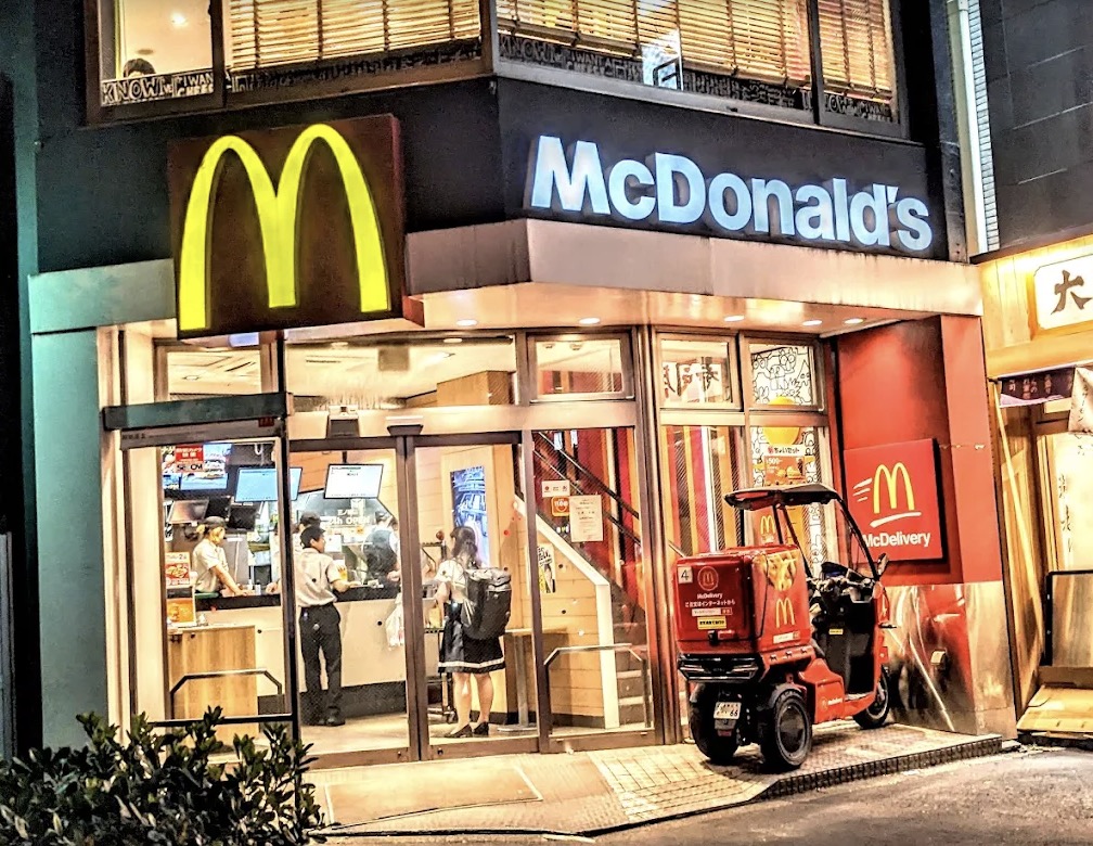 飲食店　マクドナルド三ノ輪店（飲食店）まで389m