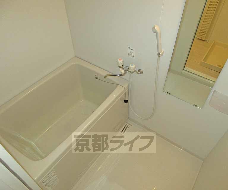 バス・シャワールーム　広くてキレイなお風呂です