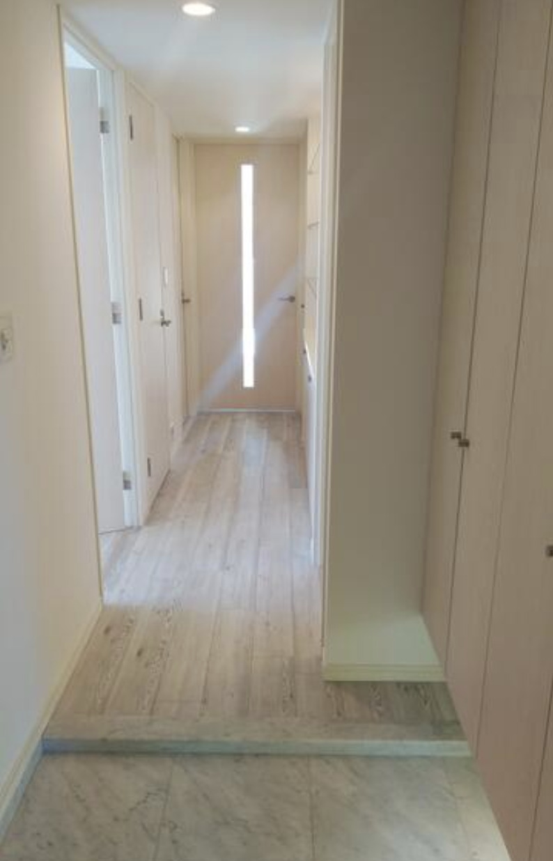 玄関　同マンション別部屋参照。