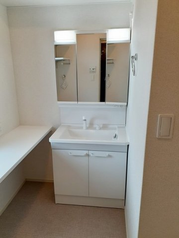 洗面設備　コンパクトで使いやすい洗面所