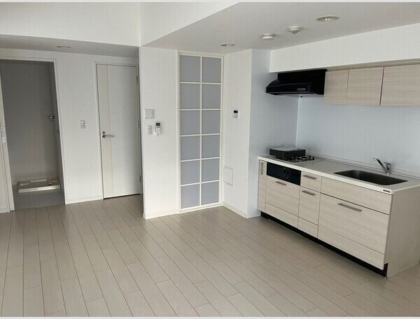 キッチン　※写真は同じマンションの違う部屋のものになります。