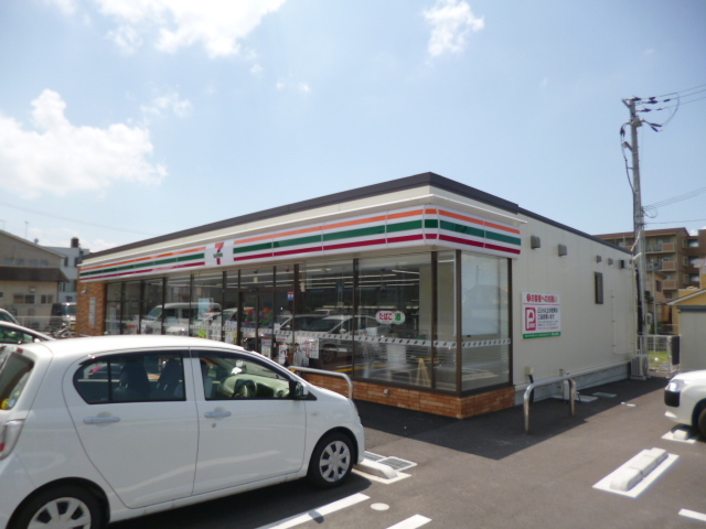 コンビニ　セブンイレブン栗東中沢店（コンビニ）まで377m