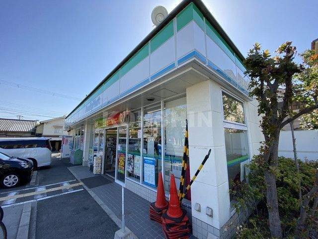 コンビニ　ファミリーマート（コンビニ）まで415m