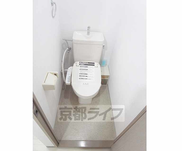 トイレ　ウォシュレットつきです。
