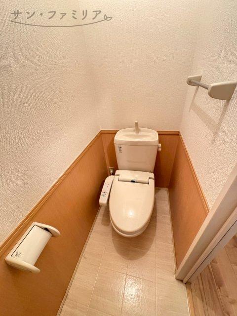 トイレ　クリーニング前写真