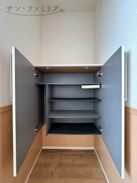 収納　クリーニング前写真