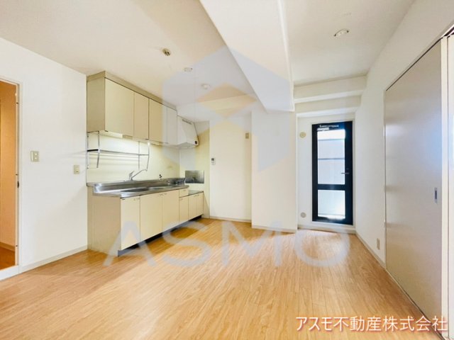 居室・リビング　同マンション別部屋参考写真