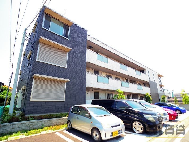 建物外観　駐車場