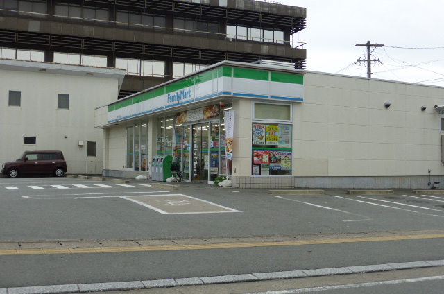 コンビニ　ファミリーマート伊勢外宮西店（コンビニ）まで224m