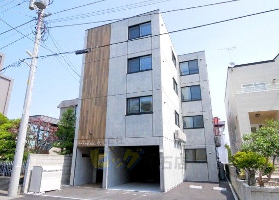 建物外観　広々ウォークインクローゼット付きのマンションです♪