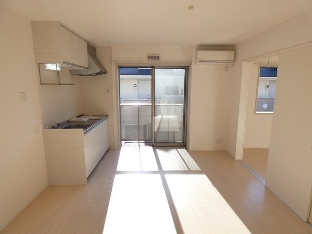 居室・リビング　南西向きの明るいお部屋！