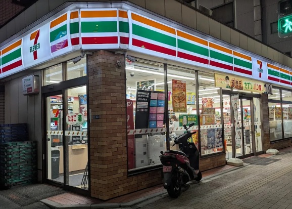 コンビニ　セブンイレブン江東新大橋3丁目店（コンビニ）まで220m