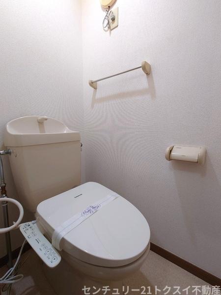 トイレ　同物件、別室の写真です。