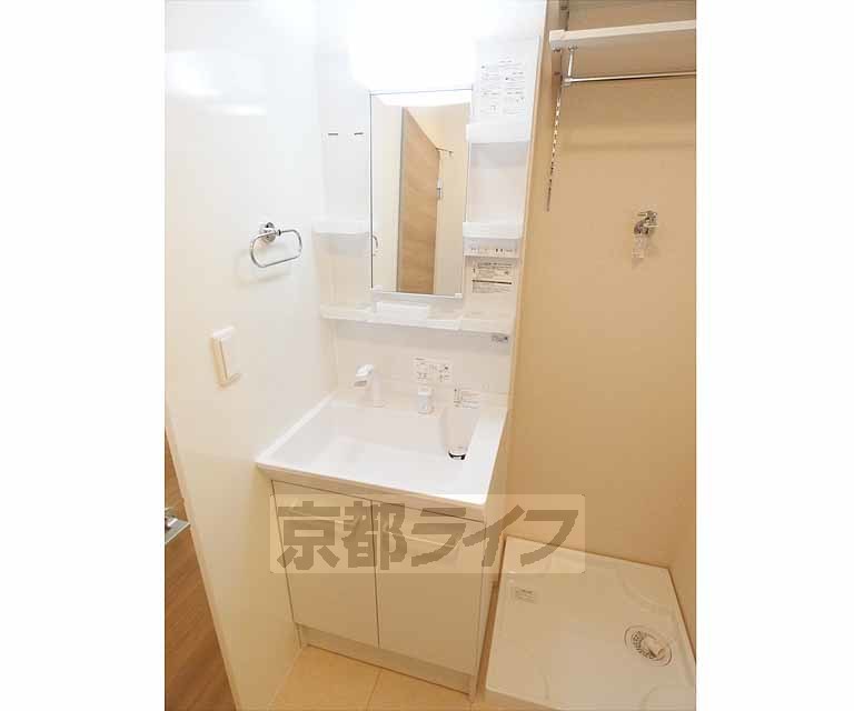 洗面設備　独立洗面台になります。