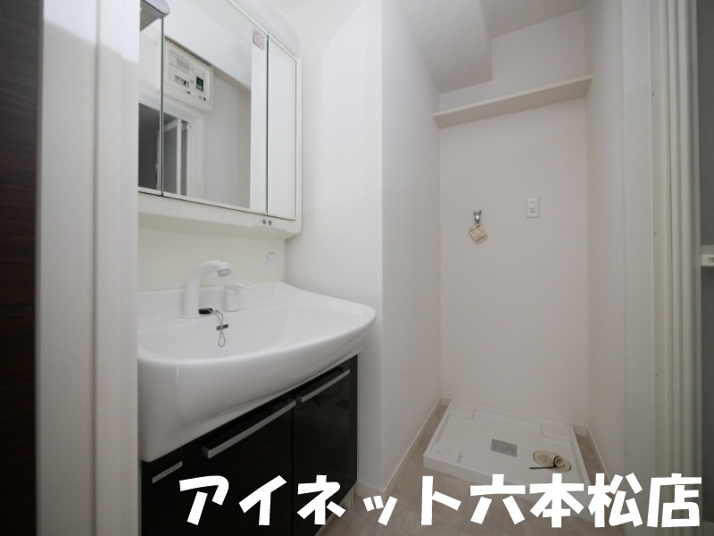 洗面設備　朝の支度にいかがでしょうか。
