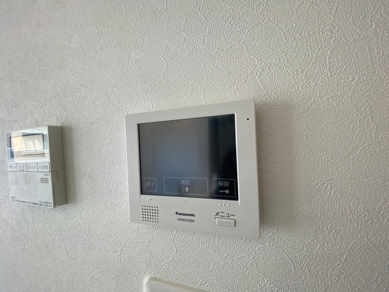 セキュリティ　ＴＶモニター付インターホンです。来客者の顔が見えるので安心！