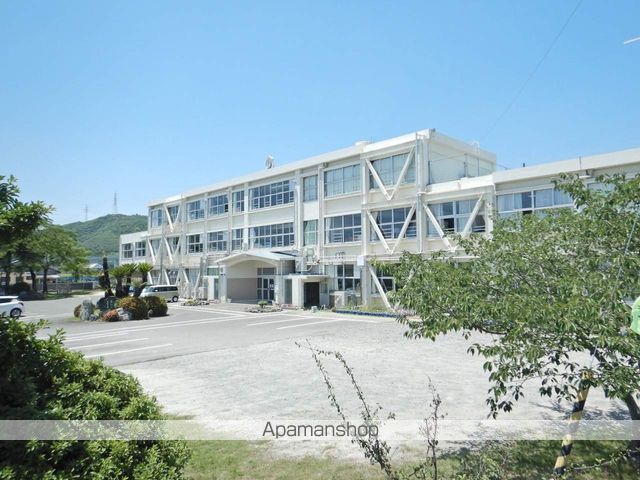 小学校　鳴門市大津西小学校（小学校）まで485m