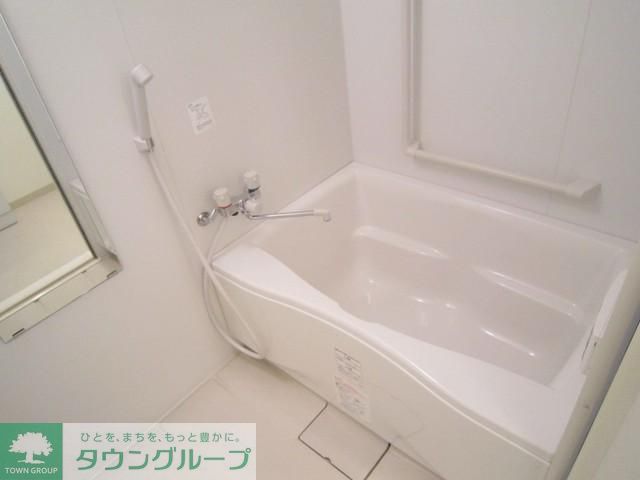 バス・シャワールーム　鏡が付いてます