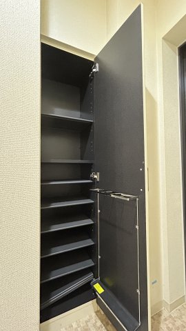 玄関　こまごまとしたものを収納できそうですね