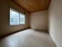 その他部屋・スペース　寝室はこちらです。光が差し込む、温かみのあるお部屋です。