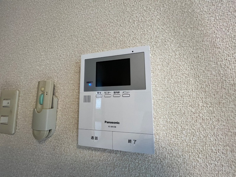 セキュリティ　ＴＶモニター付インターホンです。来客者の顔が見えるので安心！