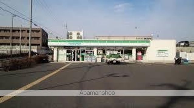 コンビニ　ファミリーマート（コンビニ）まで387m