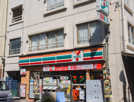 コンビニ　セブンイレブン 東中野1丁目店（コンビニ）まで242m