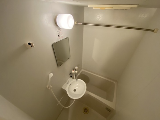 バス・シャワールーム　※別部屋の写真です