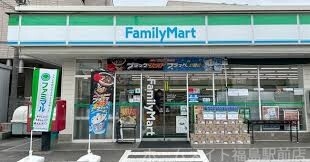 コンビニ　ファミリーマート内久宝寺町四丁目店（コンビニ）まで51m