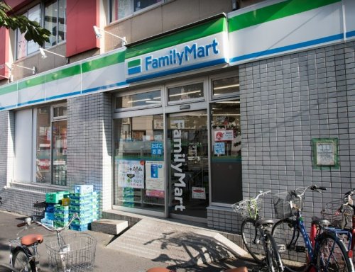コンビニ　ファミリーマート 三ノ輪店（コンビニ）まで384m