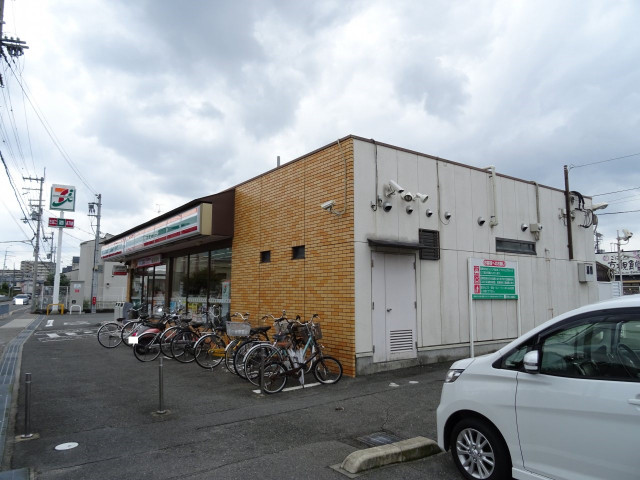 コンビニ　セブンイレブン高槻大冠町店（コンビニ）まで500m