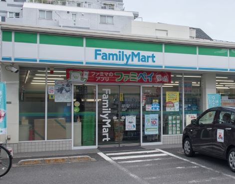 コンビニ　ファミリーマート 町屋八丁目店（コンビニ）まで141m