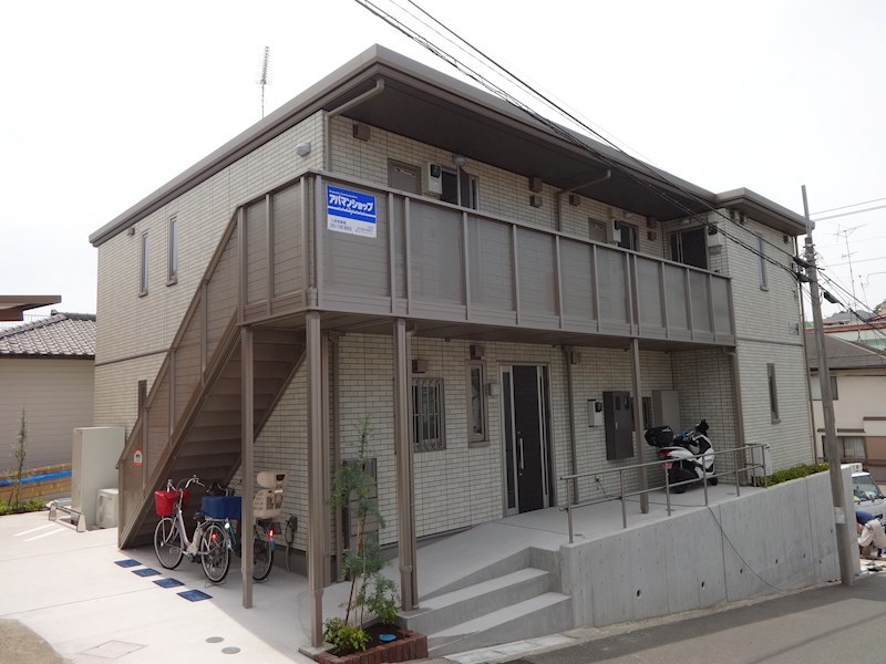 建物外観　岸根公園駅徒歩2分のアパートです。