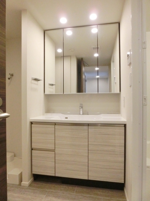 洗面設備　※写真は同タイプ住戸です。