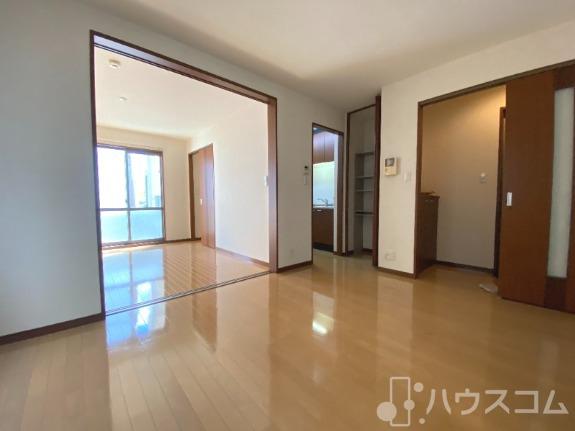 居室・リビング　シックな色合いでまとめた室内はオシャレです☆