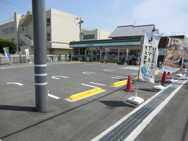 コンビニ　ファミリーマート茨木舟木町店（コンビニ）まで274m