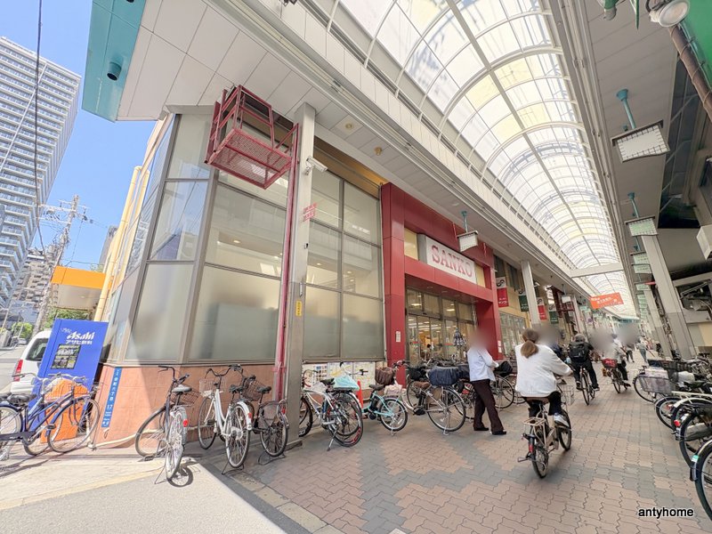 ドラックストア　スギ薬局道頓堀東店（ドラッグストア）まで779m